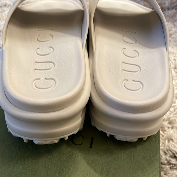 Gucci slide sandal with interlocking G - Picture 3 of 10